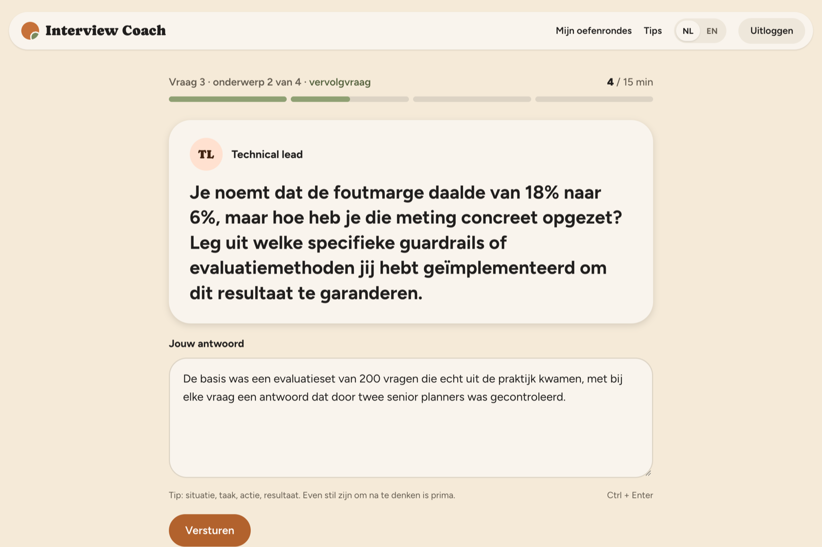 Het gespreksscherm: de interviewer stelt een vervolgvraag op het vorige antwoord van de kandidaat.
